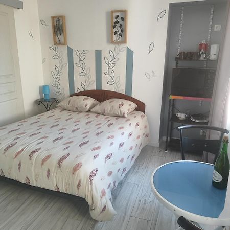 Chambre Pour 2 Personnes A Formigny Rdc Екстер'єр фото